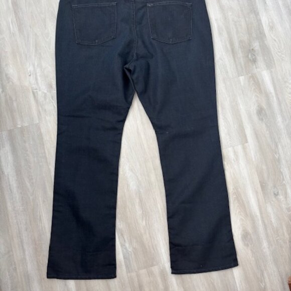 Old Navy 'The Diva' Bootcut Denim size - 20 - Picture 3 of 6
